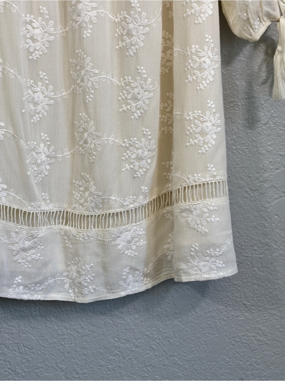 ASTR The Label off shoulder cream embroidered shift dress Sz. S - Picture 2 of 8